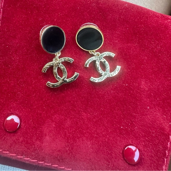 Gorgeous CHANEL pendant errings ๐คฉ - Picture 4 of 5